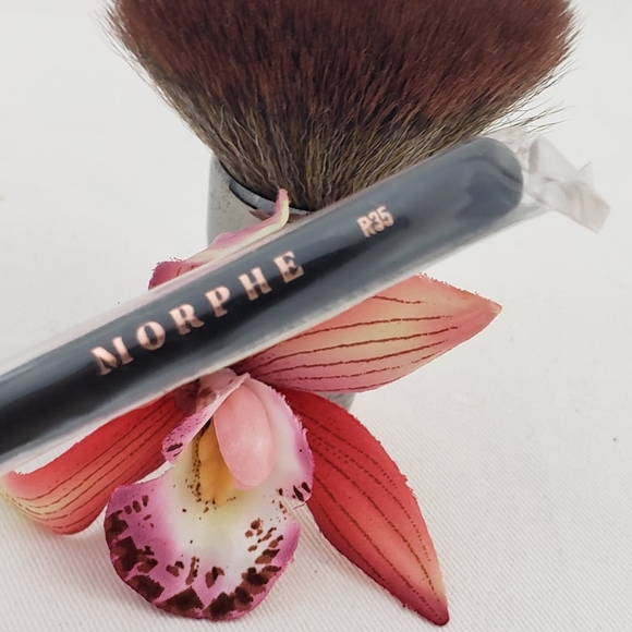 Morphe R35 Deluxe Blender Eyeshadow Brush - Picture 5 of 7